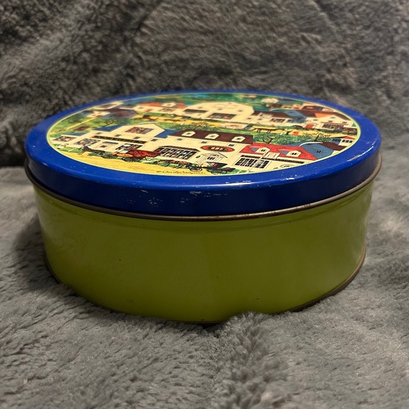 Vintage 1991 Olive Can “Shops and Buggies” By Artist Charles Wysocki AMCAL - Picture 2 of 5